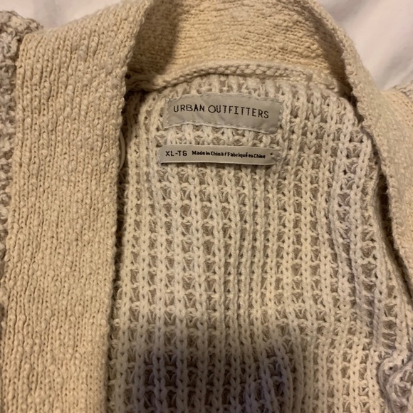 COPY - Urban Outfitters oversized cardigan - Picture 2 of 2